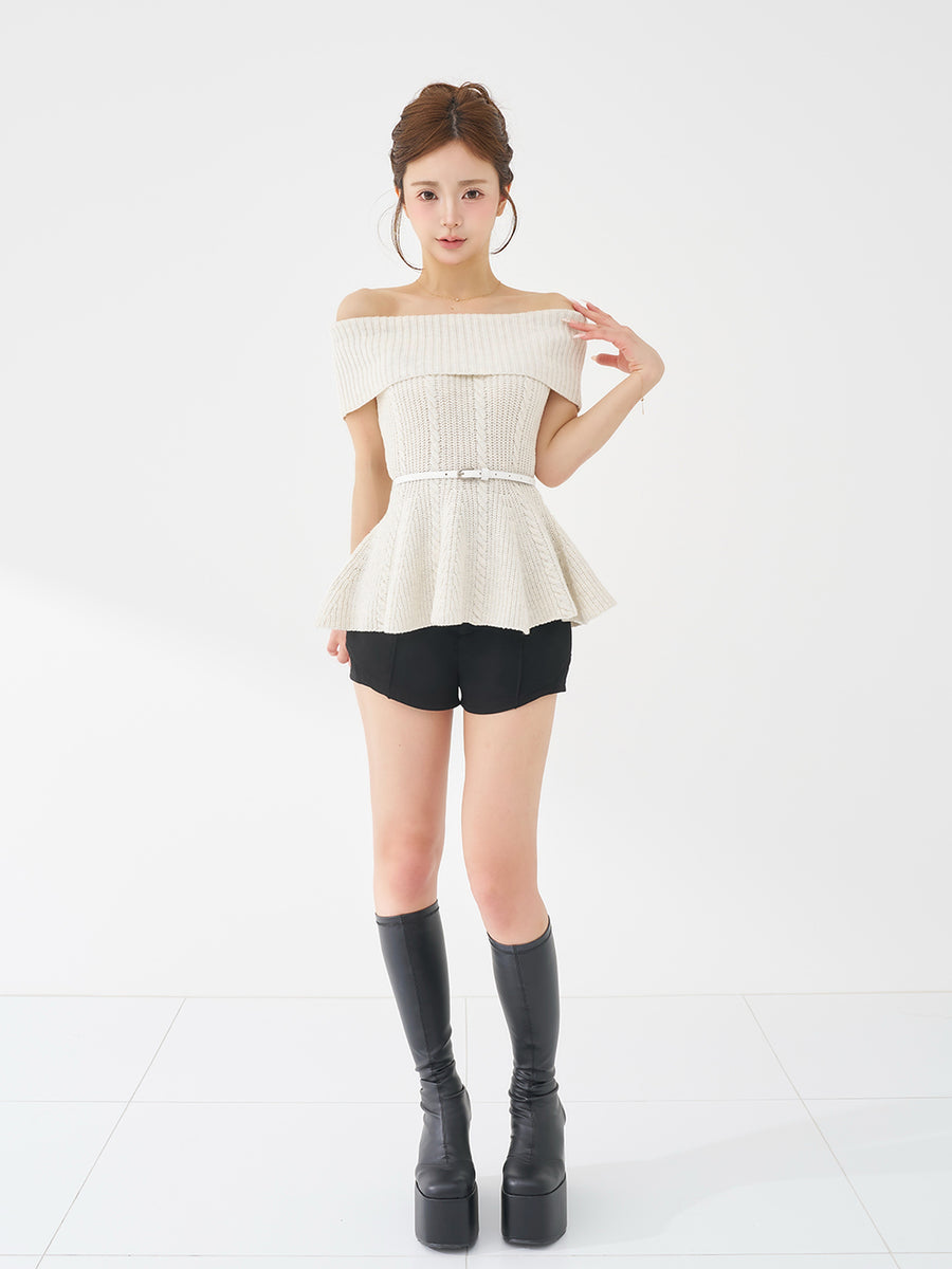 モデル：158cm（着用サイズ：FREE　着用カラー：IVO）
