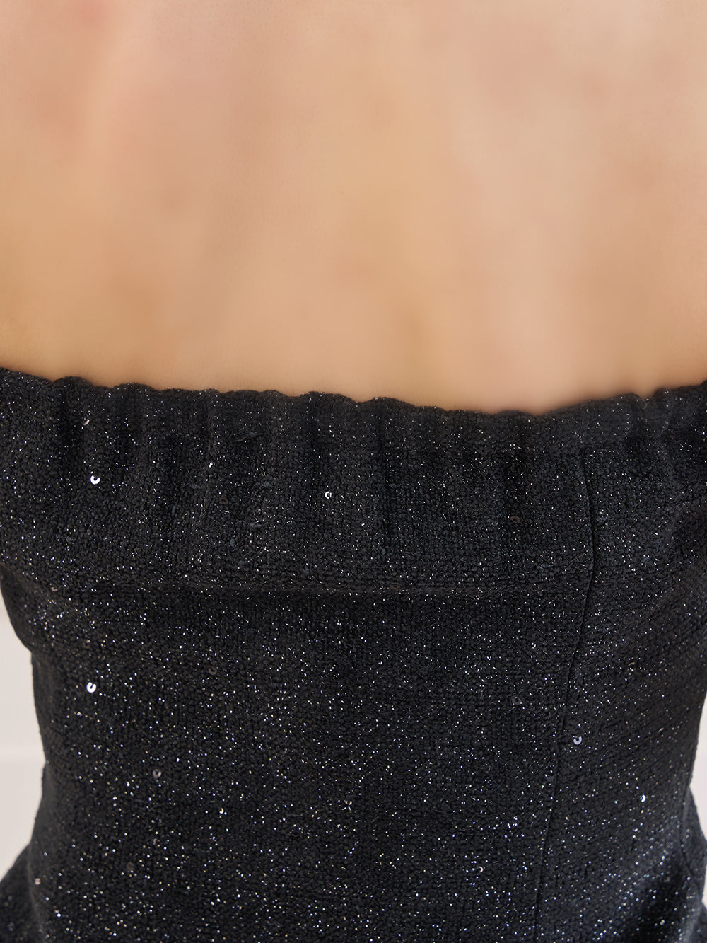 モデル：158cm（着用サイズ：FREE　着用カラー：BLK）