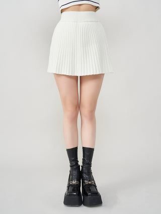 モデル：158cm（着用サイズ：FREE　着用カラー：WHT）