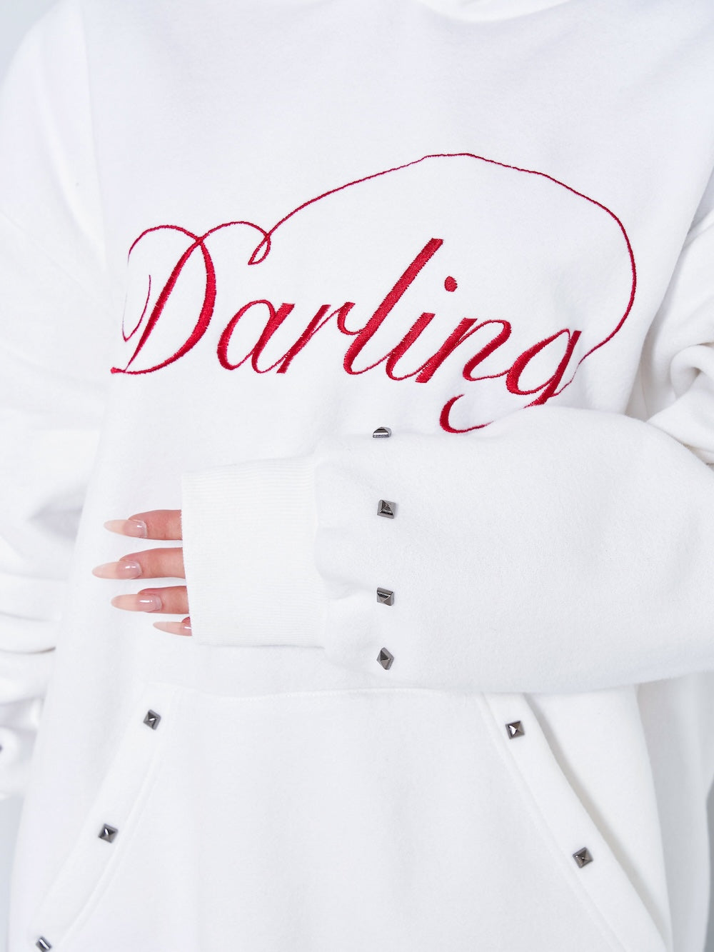 グラフィックスタッズフーディー – Darich