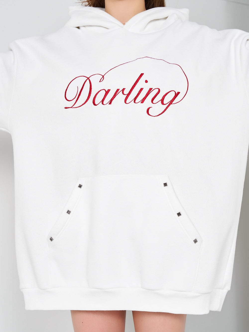 グラフィックスタッズフーディー – Darich