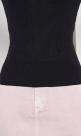 モデル：158cm（着用サイズ：FREE　着用カラー：BLK）