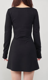 モデル：158cm（着用サイズ：FREE　着用カラー：BLK）