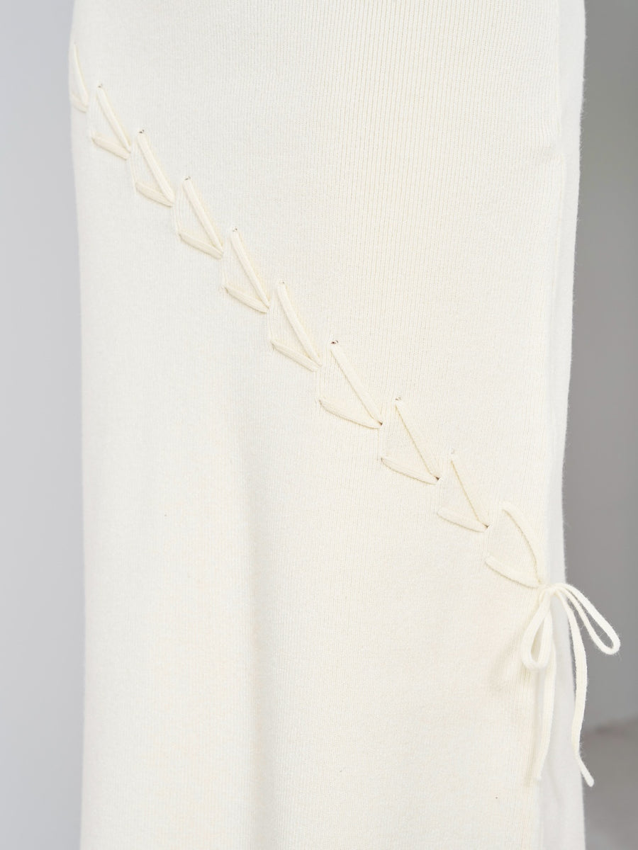 モデル：158cm（着用サイズ：FREE　着用カラー：WHT）