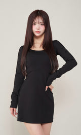 モデル：158cm（着用サイズ：FREE　着用カラー：BLK）