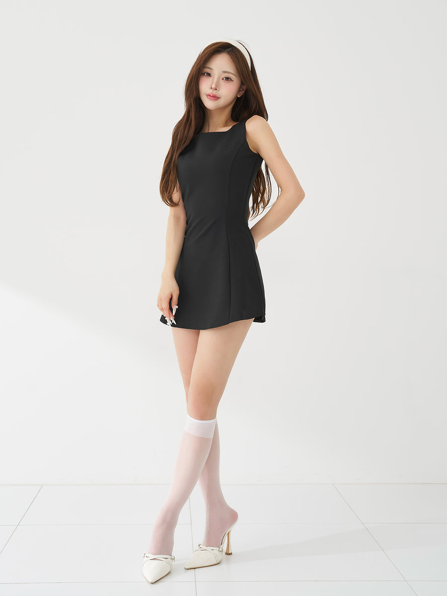 モデル：158cm（着用サイズ：FREE　着用カラー：BLK）