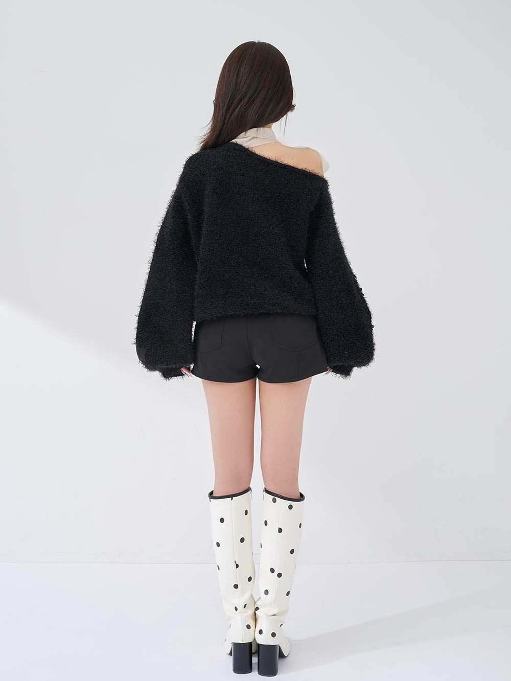 モデル：158cm（着用サイズ：FREE　着用カラー：BLK）