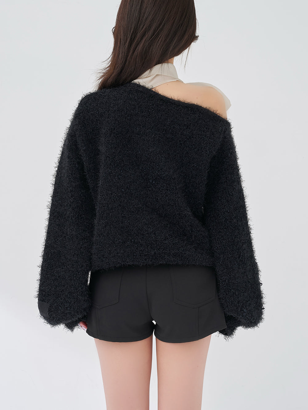 モデル：158cm（着用サイズ：FREE　着用カラー：BLK）