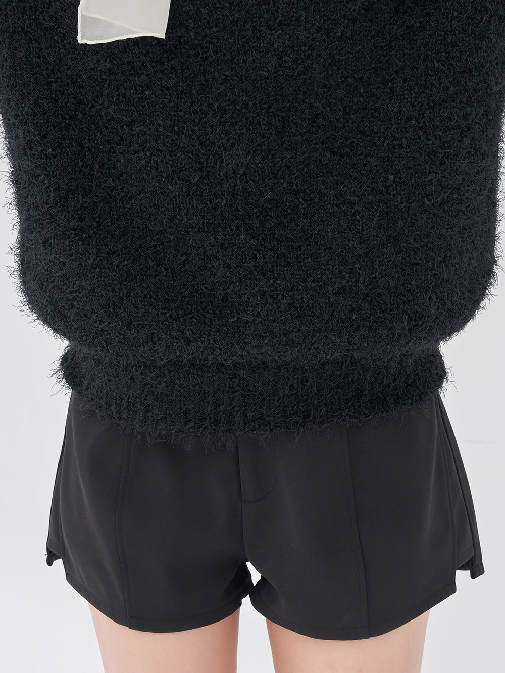 モデル：158cm（着用サイズ：FREE　着用カラー：BLK）