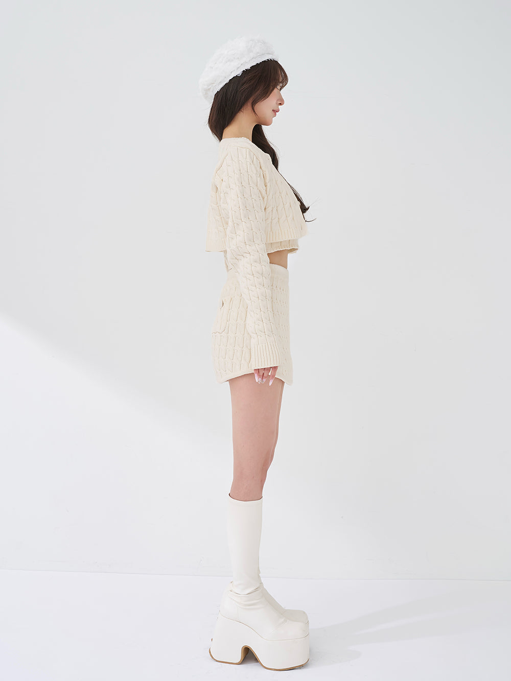 モデル：158cm（着用サイズ：FREE　着用カラー：IVO）