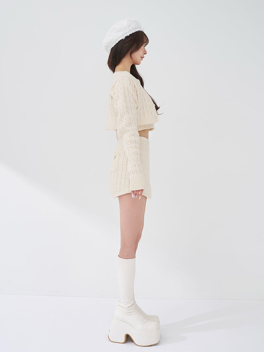 モデル：158cm（着用サイズ：FREE　着用カラー：IVO）