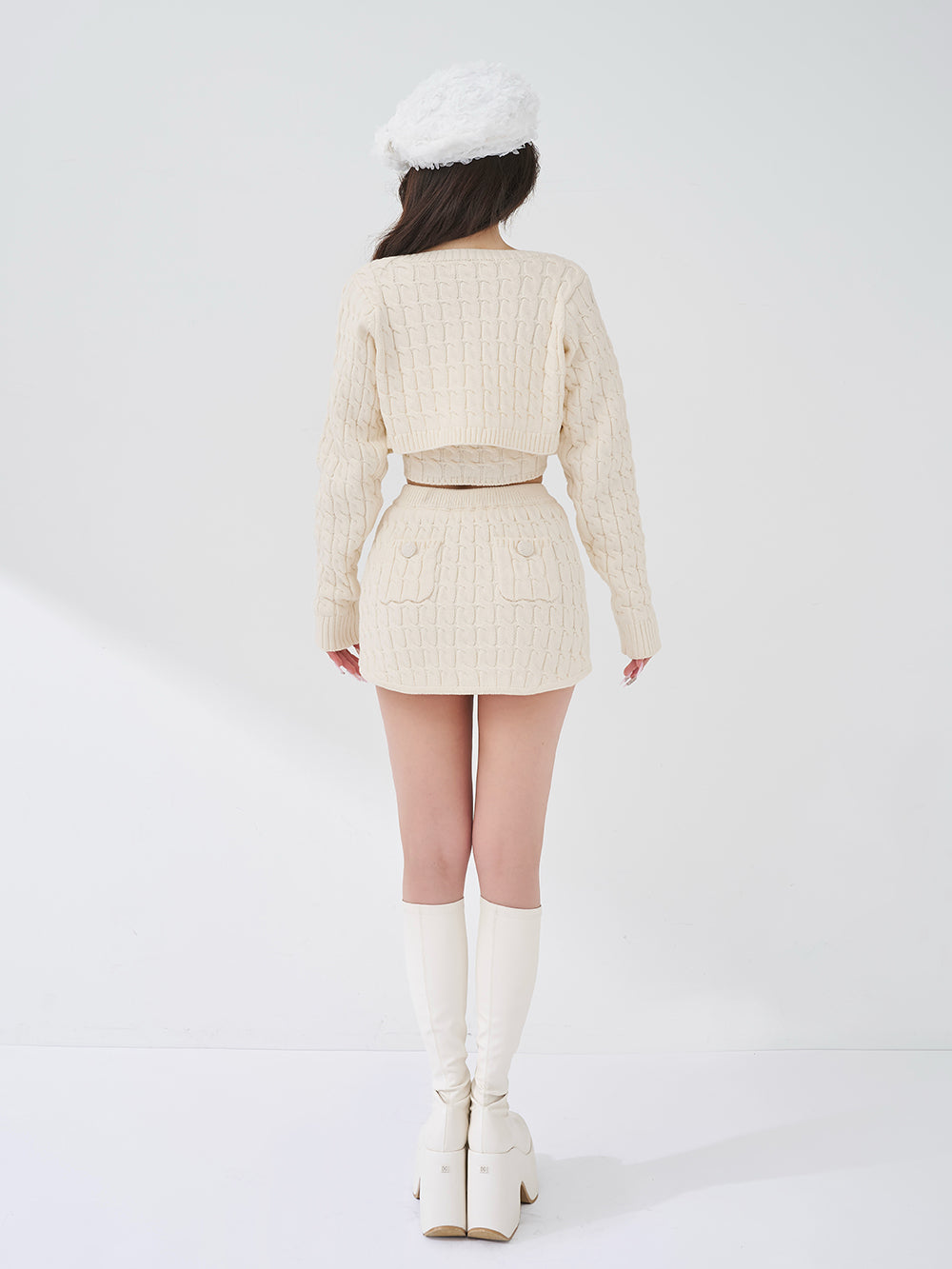 モデル：158cm（着用サイズ：FREE　着用カラー：IVO）