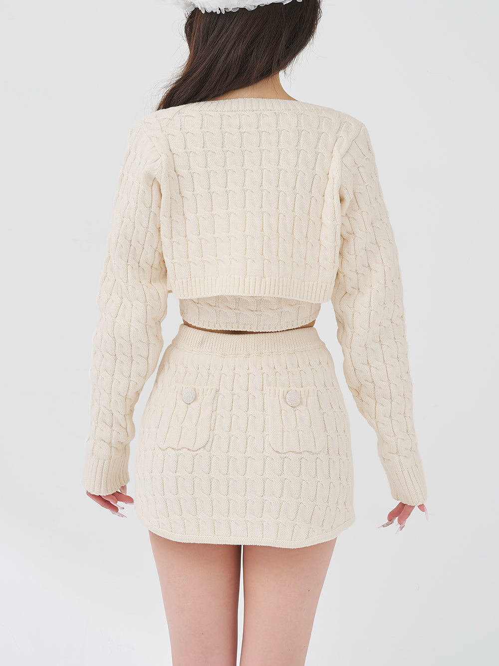 モデル：158cm（着用サイズ：FREE　着用カラー：IVO）