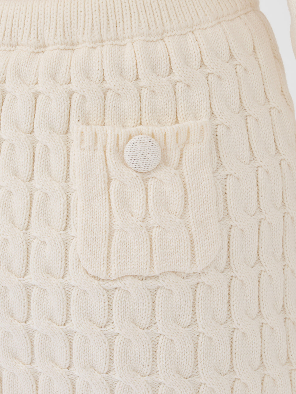 モデル：158cm（着用サイズ：FREE　着用カラー：IVO）