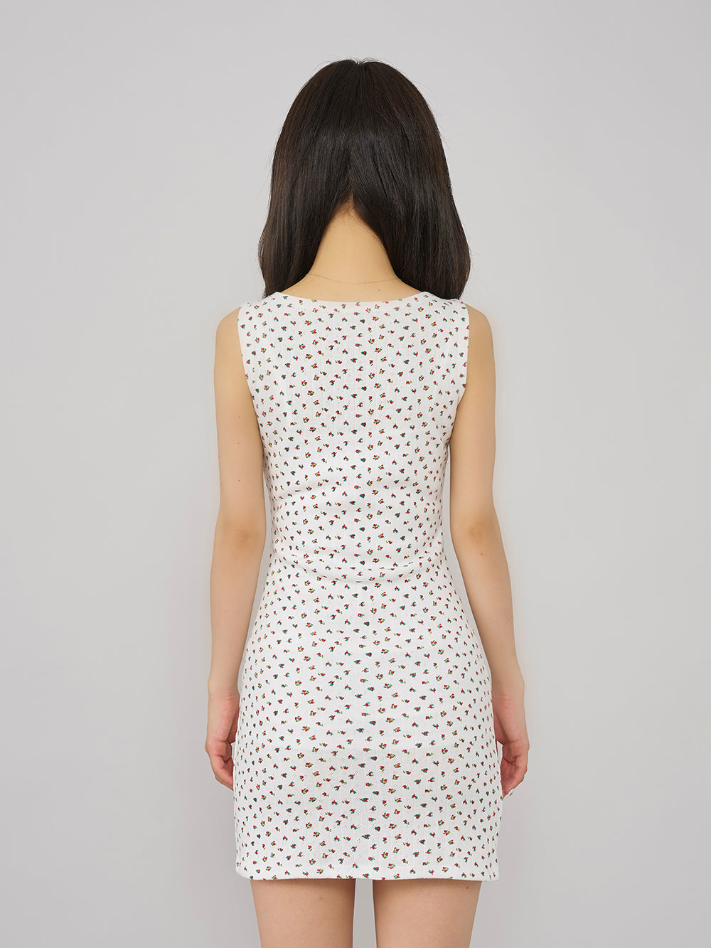 モデル：158cm（着用サイズ：FREE　着用カラー：WHT）
