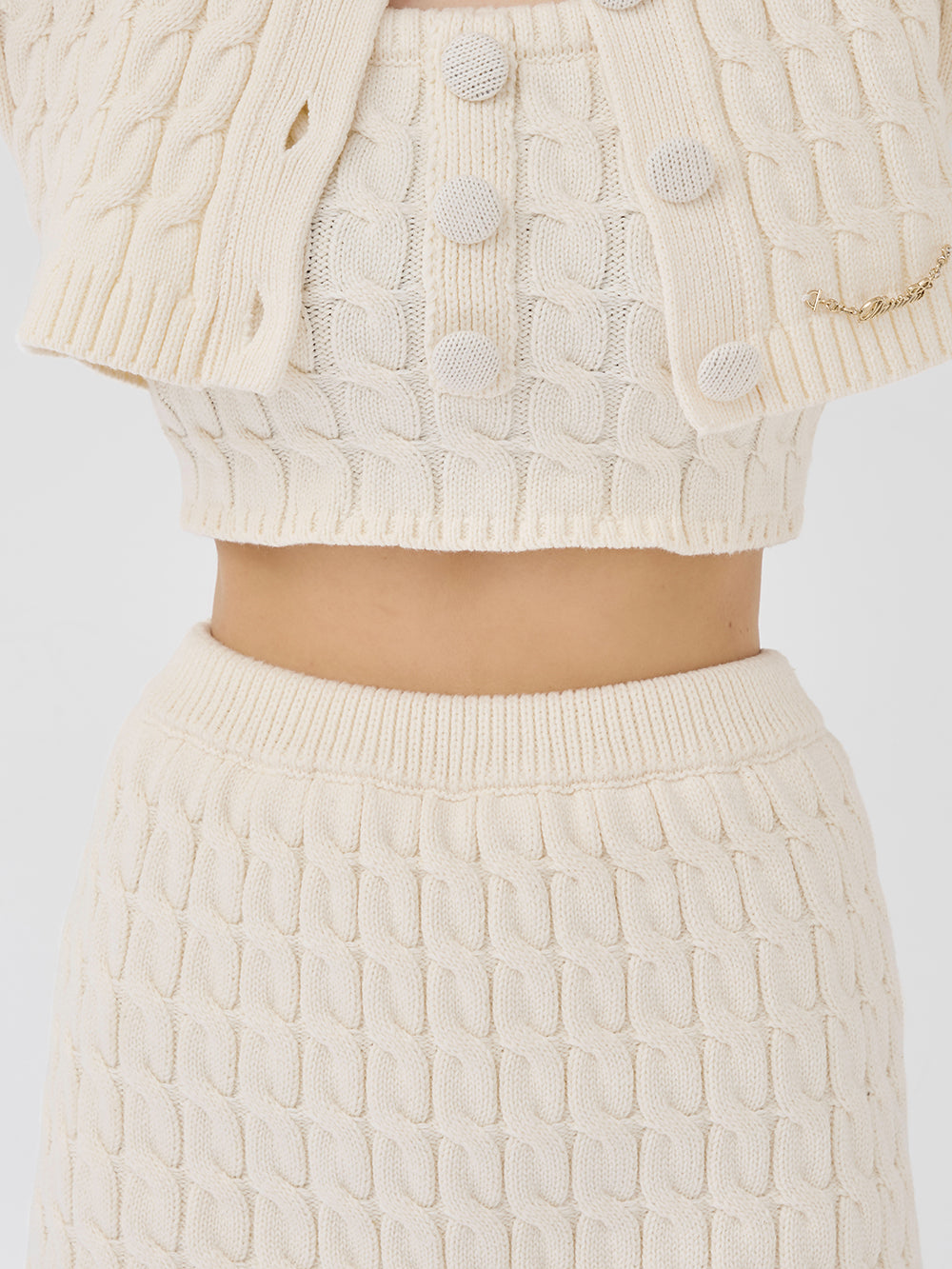 モデル：158cm（着用サイズ：FREE　着用カラー：IVO）