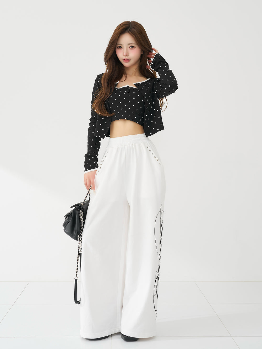 モデル：158cm（着用サイズ：FREE　着用カラー：WHT）