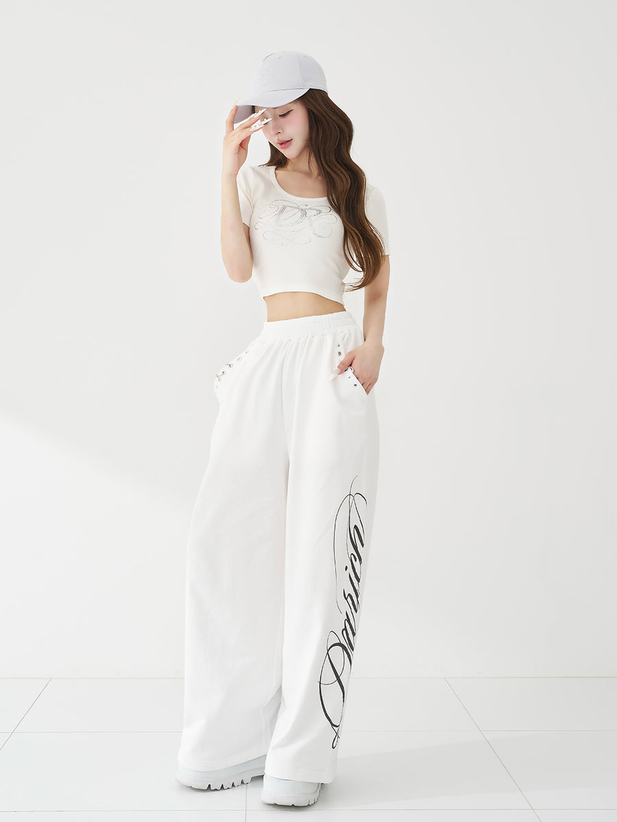 モデル：158cm（着用サイズ：FREE　着用カラー：WHT）