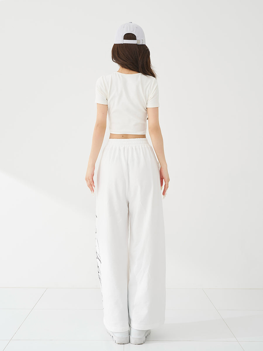 モデル：158cm（着用サイズ：FREE　着用カラー：WHT）