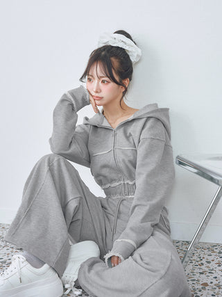 モデル：158cm（着用サイズ：FREE　着用カラー：GRY）
