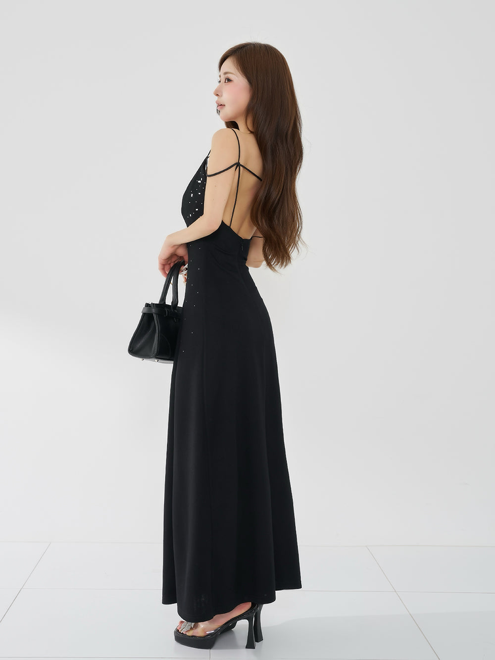 モデル：158cm（着用サイズ：FREE　着用カラー：BLK）