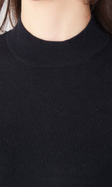 モデル：158cm（着用サイズ：FREE　着用カラー：BLK）