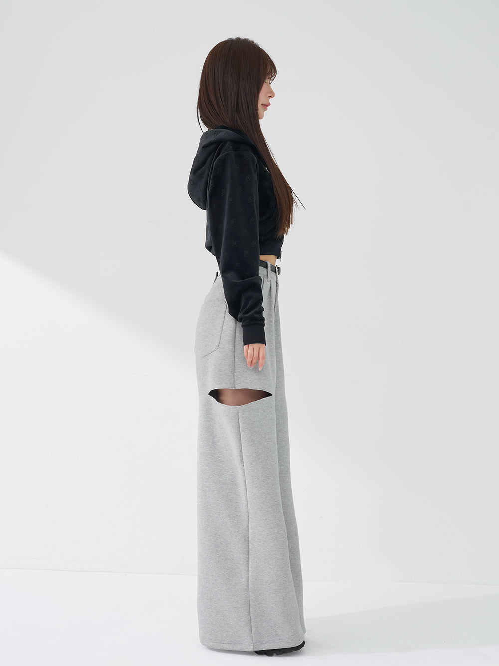 モデル：158cm（着用サイズ：FREE　着用カラー：BLK）