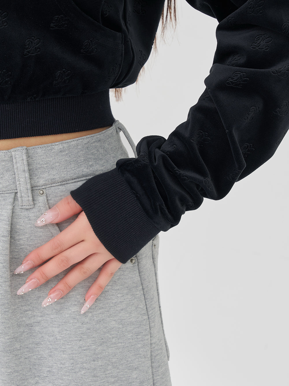 モデル：158cm（着用サイズ：FREE　着用カラー：BLK）