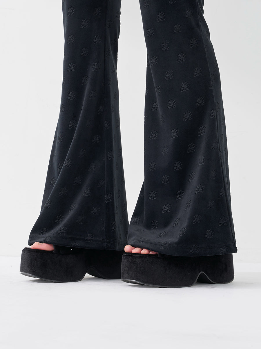 モデル：158cm（着用サイズ：FREE　着用カラー：BLK）