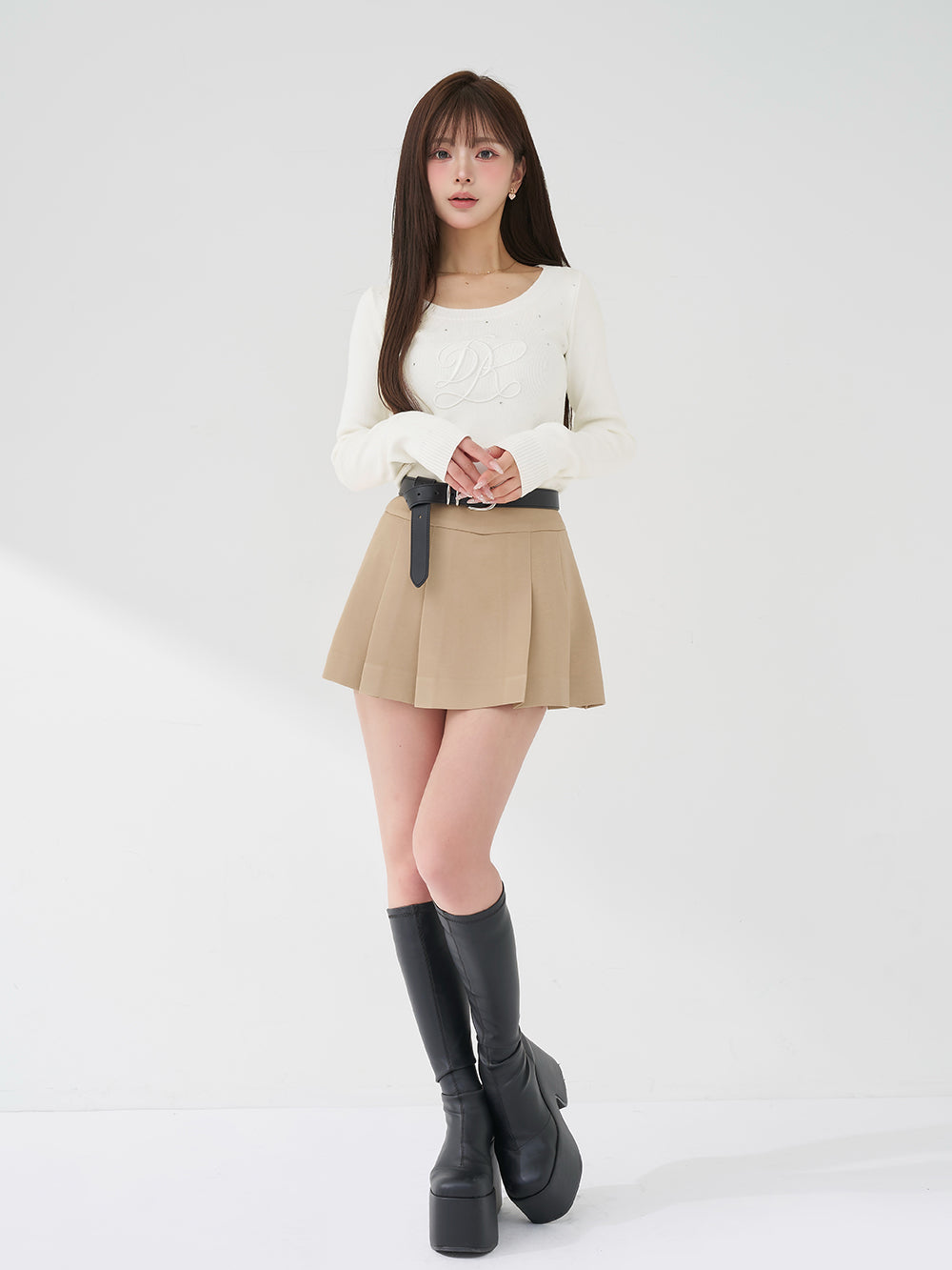 エンブロイダリーシグネチャーDRビジューニットトップス – Darich