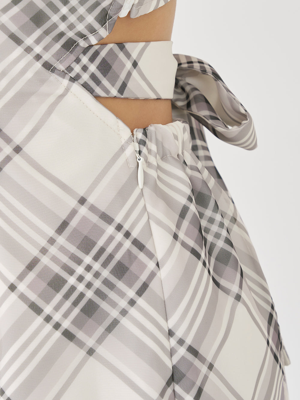 モデル：158cm（着用サイズ：FREE　着用カラー：GRY）