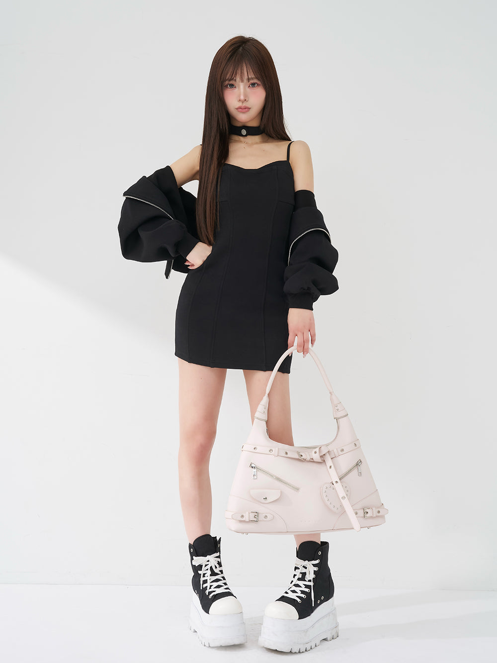 モデル：158cm（着用サイズ：FREE　着用カラー：BLK）