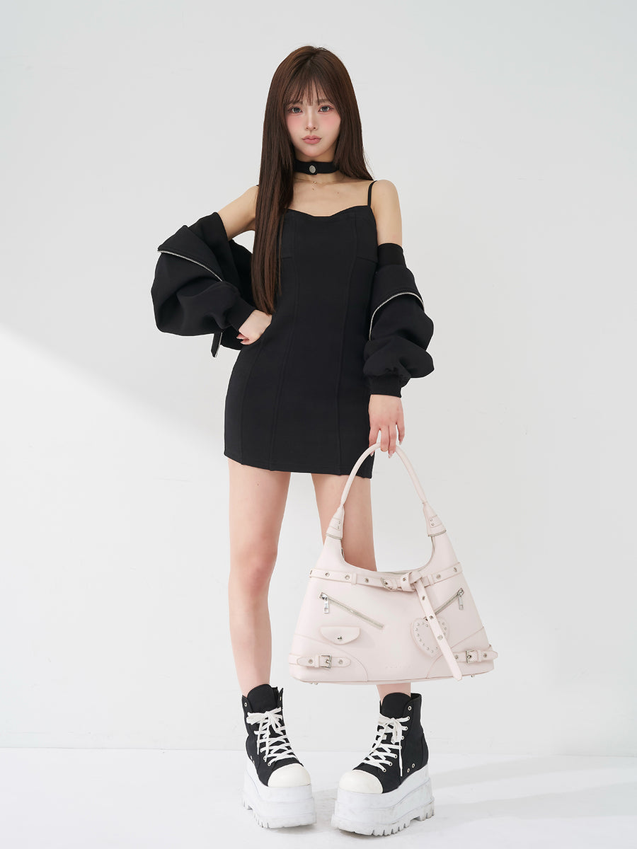 モデル：158cm（着用サイズ：FREE　着用カラー：BLK）