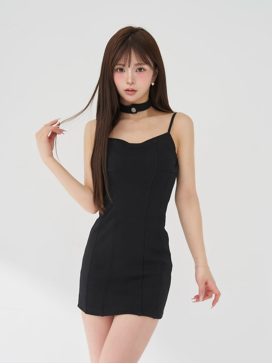 モデル：158cm（着用サイズ：FREE　着用カラー：BLK）