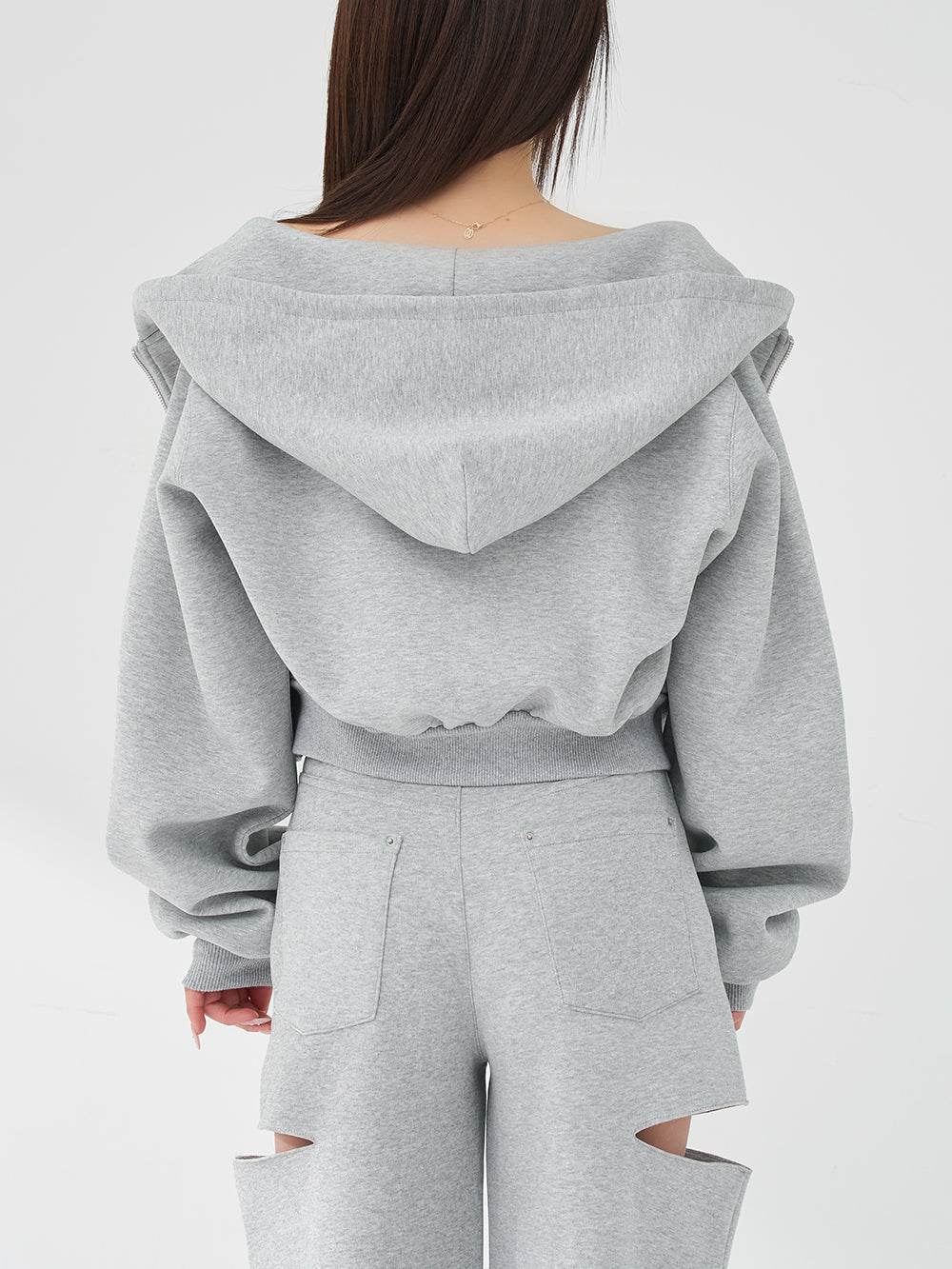モデル：158cm（着用サイズ：FREE　着用カラー：GRY）