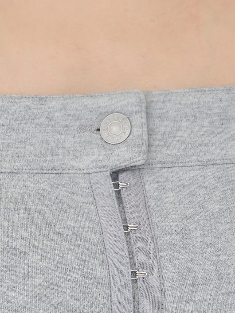 モデル：158cm（着用サイズ：FREE　着用カラー：GRY）