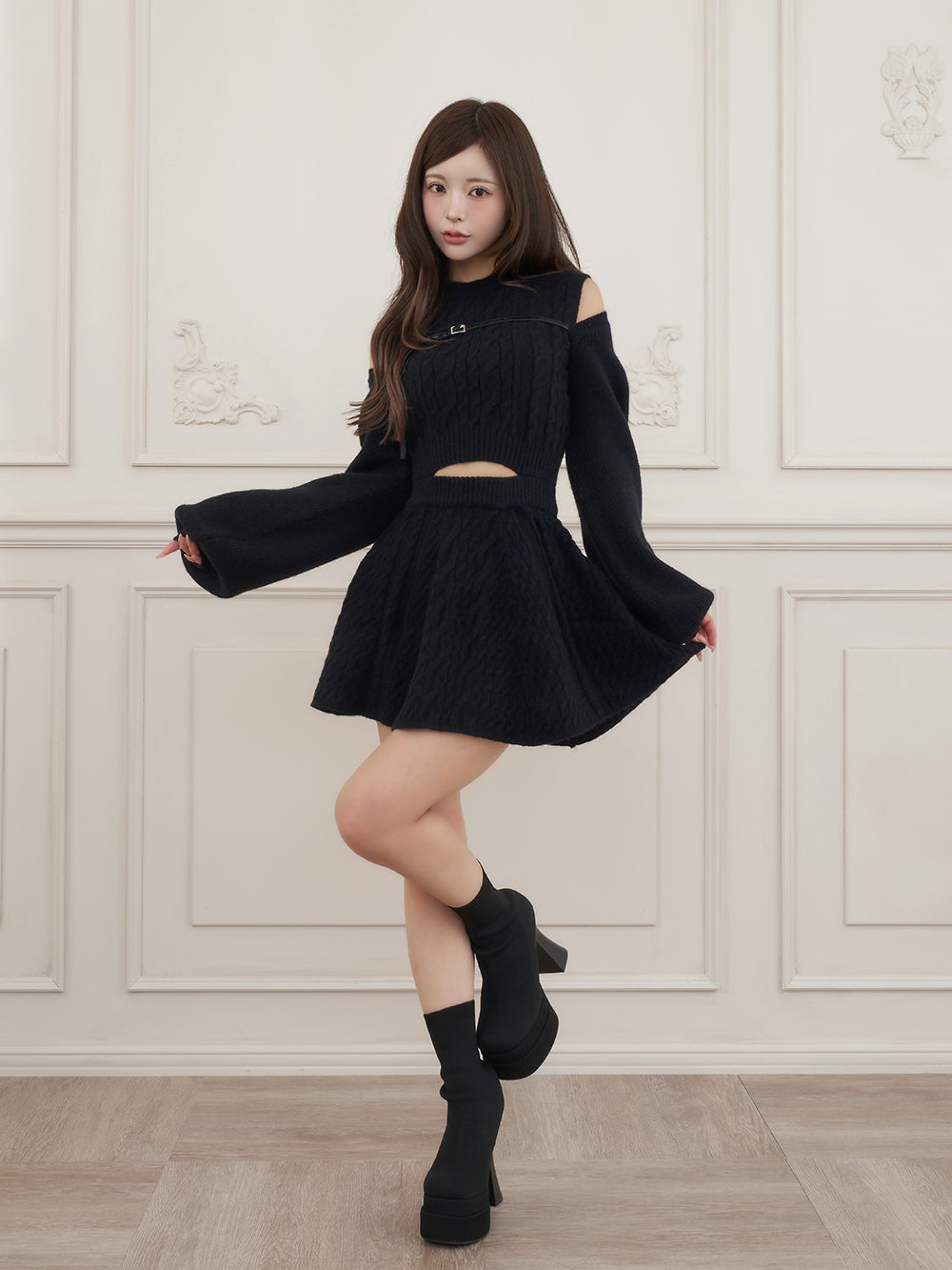モデル：158cm（着用サイズ：FREE　着用カラー：BLK）