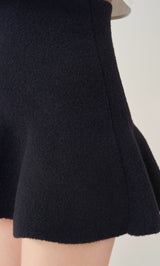 モデル：158cm（着用サイズ：FREE　着用カラー：BLK）