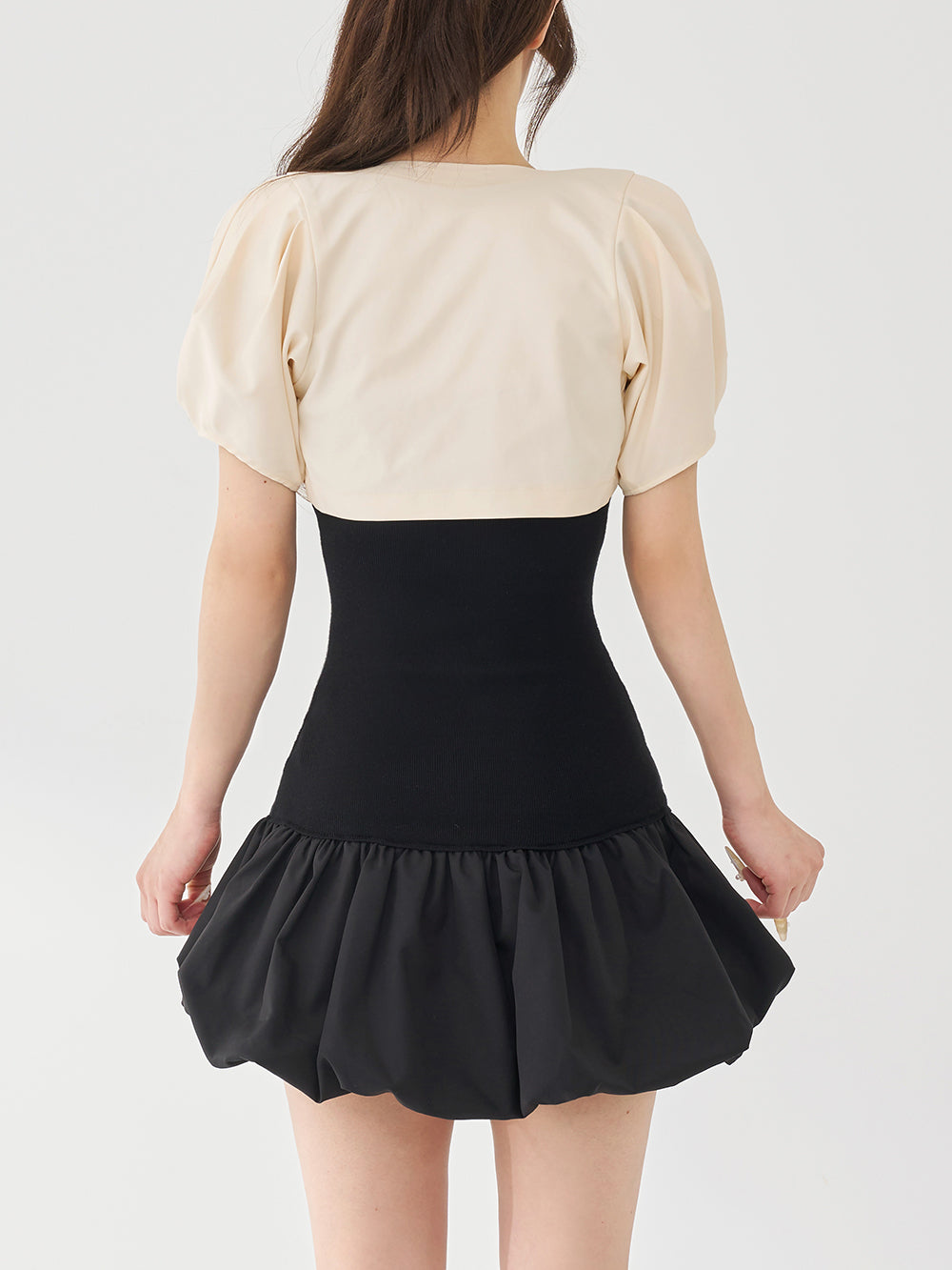 モデル：158cm（着用サイズ：FREE　着用カラー：BLK）