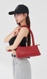 サイズ：FREE　カラー：RED