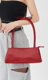 サイズ：FREE　カラー：RED