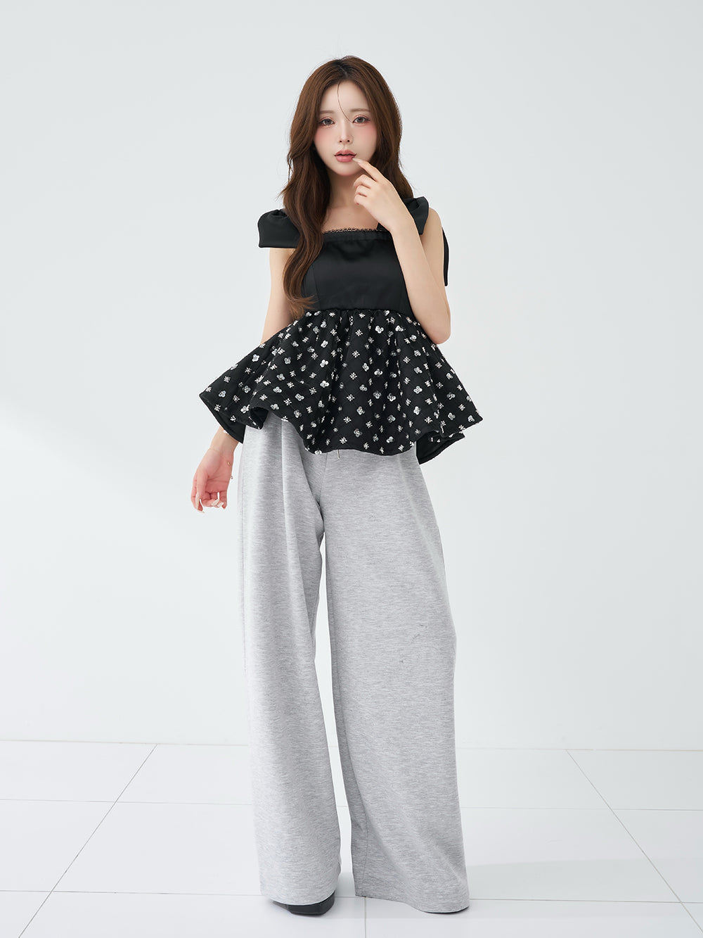 モデル：158cm（着用サイズ：FREE　着用カラー：BLK）