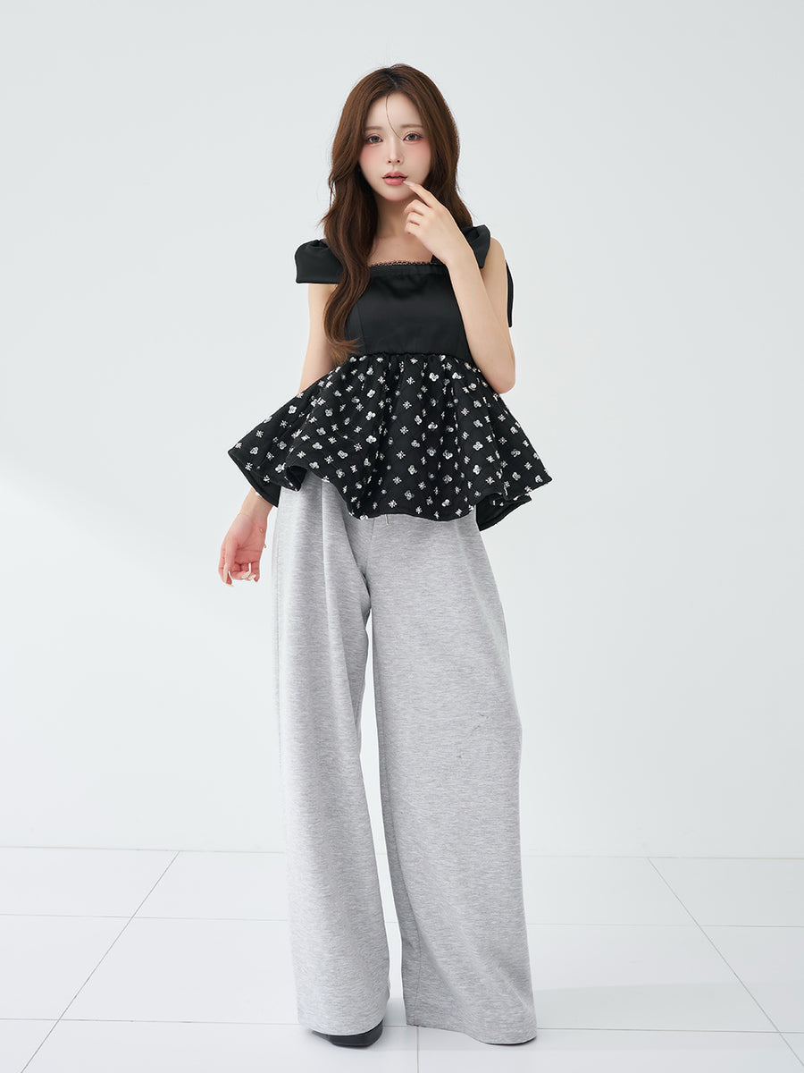 モデル：158cm（着用サイズ：FREE　着用カラー：BLK）