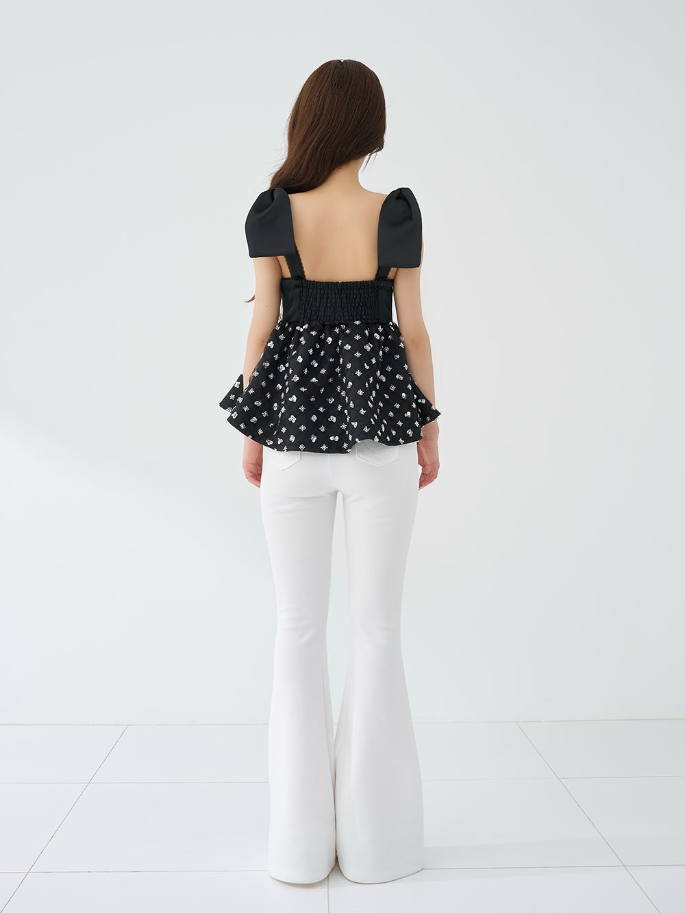 モデル：158cm（着用サイズ：FREE　着用カラー：BLK）