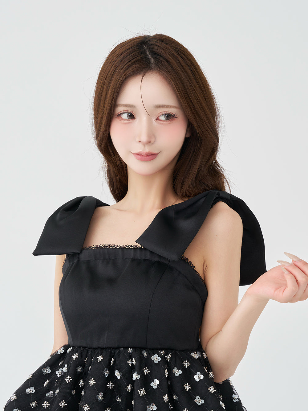 モデル：158cm（着用サイズ：FREE　着用カラー：BLK）