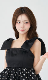 モデル：158cm（着用サイズ：FREE　着用カラー：BLK）