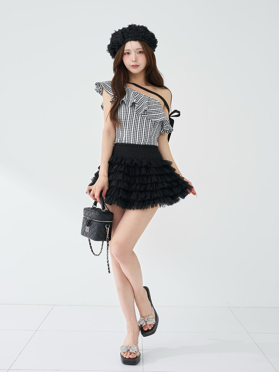 モデル：158cm（着用サイズ：FREE　着用カラー：BLK）