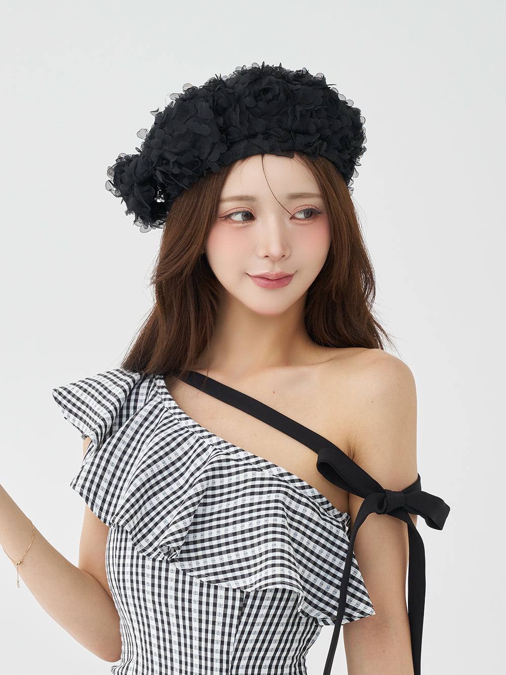 モデル：158cm（着用サイズ：FREE　着用カラー：BLK）