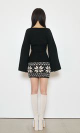 モデル：158cm（着用サイズ：FREE　着用カラー：BLK）