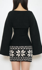 モデル：158cm（着用サイズ：FREE　着用カラー：BLK）